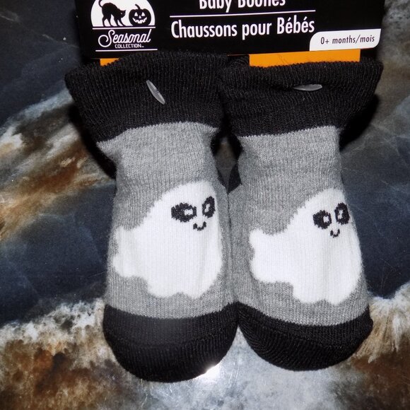 SEASONAL COLLECTION HALLOWEEN GRAY GHOST BABY BOOTIES W/GRIPPER BOTTOMS NEW - Picture 2 of 3